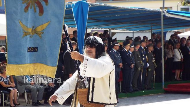 Στα … όπλα ο Γιώργος Μουστόγιαννης - Παρέλαση μπροστά στον Πρόεδρο της Δημοκρατίας! (εικόνες)