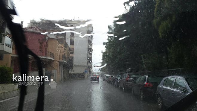 &quot;Άνοιξαν (πάλι) οι ουρανοί&quot; στην ... καλοκαιρινή Τρίπολη! (vd)