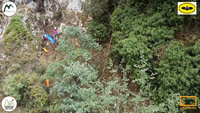 Εξερεύνηση σπηλαίου στην Στεμνίτσα, με αναρριχητικές μεθόδους (vd)