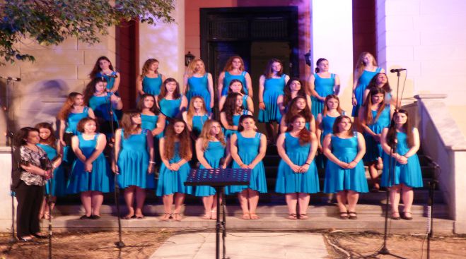 &Sigma;&upsilon;&gamma;&chi;&alpha;&rho;&eta;&tau;ή&rho;&iota;&alpha; &alpha;&pi;ό &tau;&eta;&nu; &Chi;&omicron;&rho;&omega;&delta;ί&alpha; &Tau;&rho;ί&pi;&omicron;&lambda;&eta;&sigmaf; &sigma;&tau;&alpha; &mu;έ&lambda;&eta; &tau;&eta;&sigmaf; &Nu;&epsilon;&alpha;&nu;&iota;&kappa;ή&sigmaf; &Chi;&omicron;&rho;&omega;&delta;ί&alpha;&sigmaf; "LA VITA"