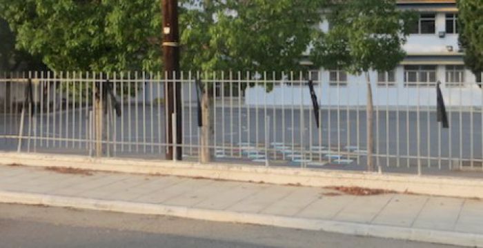 Μαύρες «σημαίες» στο σχολείο της Μελιγούς