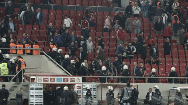 Μειώθηκε η ποινή του Ολυμπιακού για τα επεισόδια στο παιχνίδι με την ΑΕΚ