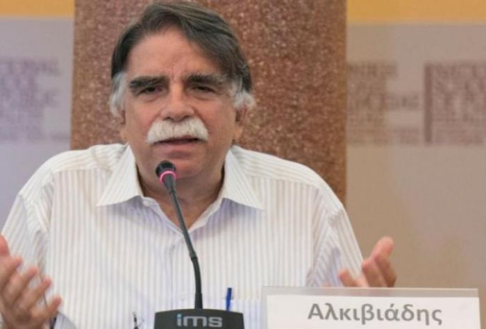 Βατόπουλος: «Θα φοράμε αρκετά χρόνια μάσκα και θα έχουμε μέτρα»