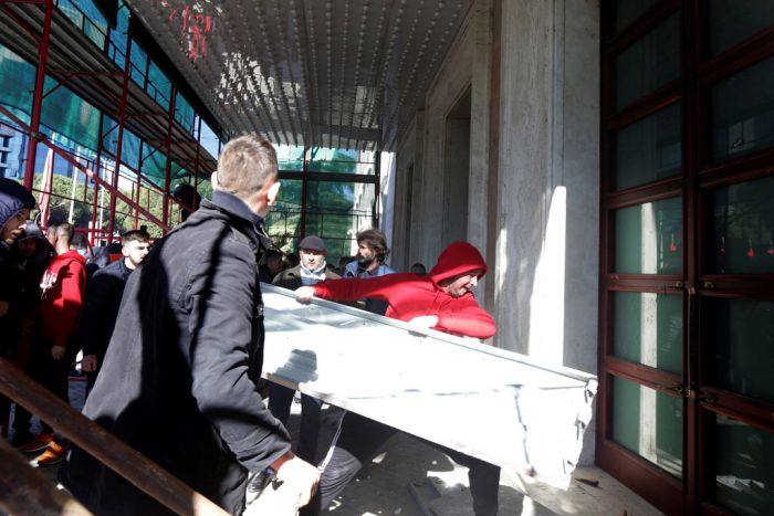 Χαμός, ένταση και σοβαρά επεισόδια στην Αλβανία! (vd)