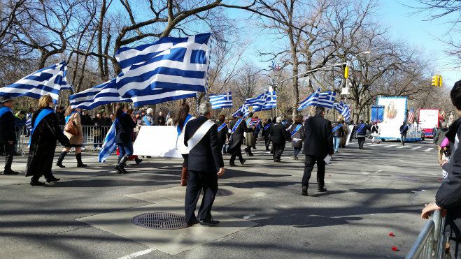Αρκάδες ομογενείς παρέλασαν με Ελληνικές σημαίες στην 5η λεωφόρο του Μανχάταν! (vd)