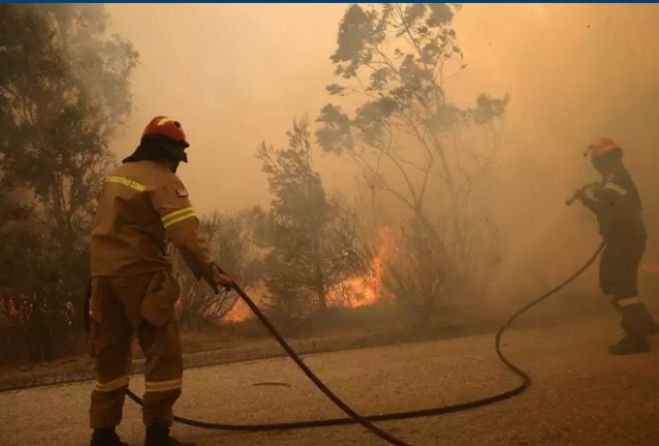 Έ&nu;&omega;&sigma;&eta; &Pi;&nu;&epsilon;&upsilon;&mu;&omicron;&nu;&omicron;&lambda;ό&gamma;&omega;&nu; &Epsilon;&lambda;&lambda;ά&delta;&alpha;&sigmaf;: &laquo;&Alpha;&pi;&omicron;&mu;&alpha;&kappa;&rho;&upsilon;&nu;&theta;&epsilon;ί&tau;&epsilon; &alpha;&mu;έ&sigma;&omega;&sigmaf; &alpha;&pi;ό &tau;&omicron; &mu;έ&tau;&omega;&pi;&alpha; &tau;&eta;&sigmaf; &phi;&omega;&tau;&iota;ά&sigmaf;&raquo;