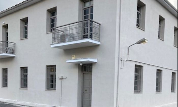 &Sigma;&tau;&omicron; &tau;έ&lambda;&omicron;&sigmaf; &Iota;&alpha;&nu;&omicron;&upsilon;&alpha;&rho;ί&omicron;&upsilon; &mu;&epsilon;&tau;&alpha;&kappa;&omicron;&mu;ί&zeta;&omicron;&upsilon;&nu; &omicron;&iota; &upsilon;&pi;&eta;&rho;&epsilon;&sigma;ί&epsilon;&sigmaf; &tau;&eta;&sigmaf; &Pi;&epsilon;&rho;&iota;&phi;έ&rho;&epsilon;&iota;&alpha;&sigmaf; &sigma;&tau;&eta;&nu; &Tau;&rho;ί&pi;&omicron;&lambda;&eta; (&epsilon;&iota;&kappa;ό&nu;&epsilon;&sigmaf;)