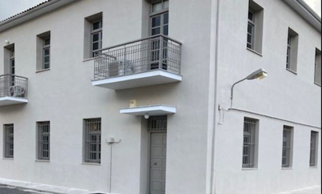 &Sigma;&tau;&omicron; &tau;έ&lambda;&omicron;&sigmaf; &Iota;&alpha;&nu;&omicron;&upsilon;&alpha;&rho;ί&omicron;&upsilon; &mu;&epsilon;&tau;&alpha;&kappa;&omicron;&mu;ί&zeta;&omicron;&upsilon;&nu; &omicron;&iota; &upsilon;&pi;&eta;&rho;&epsilon;&sigma;ί&epsilon;&sigmaf; &tau;&eta;&sigmaf; &Pi;&epsilon;&rho;&iota;&phi;έ&rho;&epsilon;&iota;&alpha;&sigmaf; &sigma;&tau;&eta;&nu; &Tau;&rho;ί&pi;&omicron;&lambda;&eta; (&epsilon;&iota;&kappa;ό&nu;&epsilon;&sigmaf;)