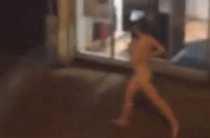 Πρωτοφανές περιστατικό στο Ναύπλιο | Γυναίκα κυκλοφορούσε γυμνή στην πόλη