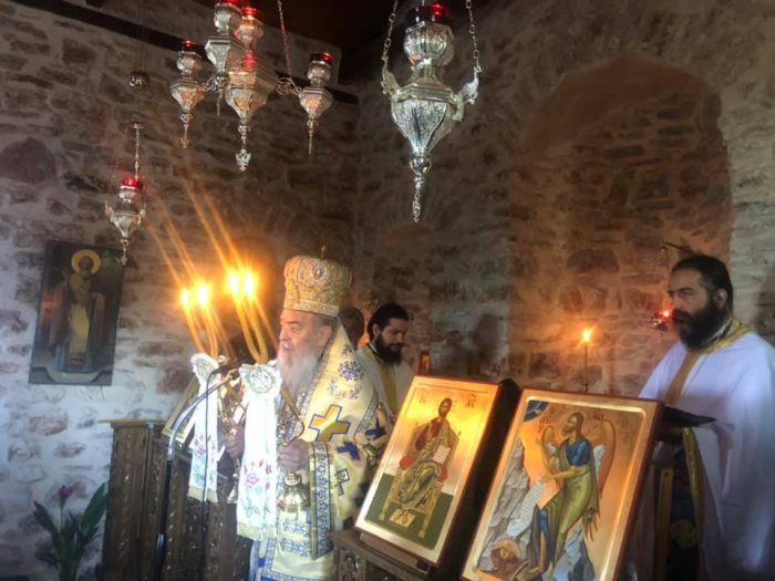 Ιστορική μέρα για το χωριό Παναγιά Γορτυνία - Λειτούργησε ο Ναός του Αγίου Αθανασίου μετά από 70 χρόνια! (vd)