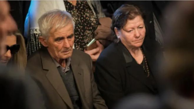 &Mu;&eta;&tau;έ&rho;&alpha; &Kappa;&alpha;&tau;&sigma;ί&phi;&alpha; &gamma;&iota;&alpha; &tau;&omicron; &pi;ό&rho;&iota;&sigma;&mu;&alpha; &tau;&eta;&sigmaf; &Alpha;&lambda;&beta;&alpha;&nu;ί&alpha;&sigmaf;: "&laquo;&Alpha;&upsilon;&tau;&omicron;&kappa;&tau;ό&nu;&eta;&sigma;&alpha;&nu;&raquo; &tau;&omicron; &pi;&alpha;&iota;&delta;ί &mu;&omicron;&upsilon; &gamma;&iota;&alpha;&tau;ί &delta;&epsilon;&nu; &mu;&pi;&omicron;&rho;&omicron;ύ&nu; &nu;&alpha; &epsilon;&xi;&eta;&gamma;ή&sigma;&omicron;&upsilon;&nu; &pi;&epsilon;&iota;&sigma;&tau;&iota;&kappa;ά &gamma;&iota;&alpha;&tau;ί &tau;&omicron;&nu; &sigma;&kappa;ό&tau;&omega;&sigma;&alpha;&nu;"