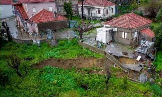 Μαζαράκι Ηλείας | Εγκαταλείπουν τα σπίτια τους οι κάτοικοι - Φοβούνται την κακοκαιρία