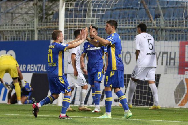 &Phi;&iota;&lambda;&iota;&kappa;ή &iota;&sigma;&omicron;&pi;&alpha;&lambda;ί&alpha; &omicron; &Alpha;&sigma;&tau;έ&rho;&alpha;&sigmaf; (&epsilon;&iota;&kappa;ό&nu;&epsilon;&sigmaf;)