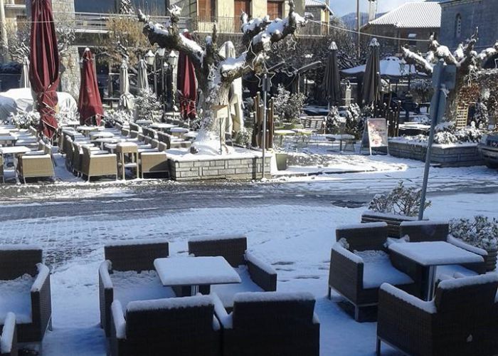 Η χιονισμένη πλατεία της Βυτίνας σήμερα το πρωί! (εικόνες)