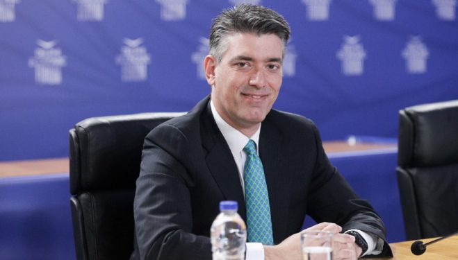 &Gamma;&alpha;ϊ&tau;ά&nu;&eta;&sigmaf; &gamma;&iota;&alpha; &tau;&omicron; &laquo;&mu;&pi;&lambda;ό&kappa;&omicron;&raquo; &sigma;&tau;&omicron; &kappa;ό&mu;&mu;&alpha; &Kappa;&alpha;&sigma;&iota;&delta;&iota;ά&rho;&eta;: "&Nu;&omicron;&mu;&omicron;&theta;&epsilon;&tau;&iota;&kappa;ή &rho;ύ&theta;&mu;&iota;&sigma;&eta; &sigma;&epsilon; &lambda;ί&gamma;&epsilon;&sigmaf; &mu;έ&rho;&epsilon;&sigmaf;"