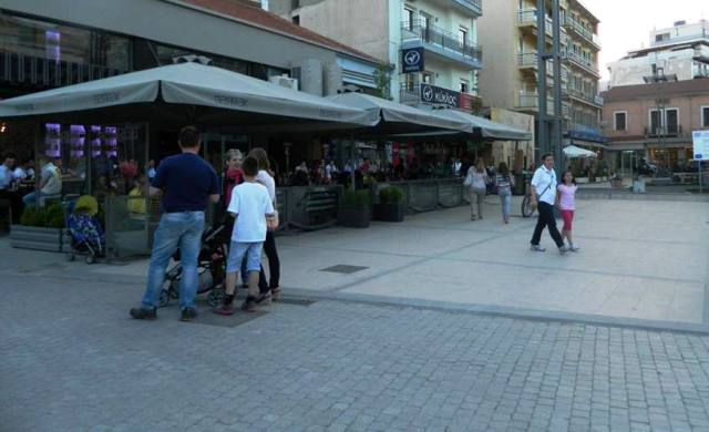 &Eta; &alpha;&pi;ά&nu;&tau;&eta;&sigma;&eta; &laquo;Lobby&raquo; &kappa;&alpha;&iota; &laquo;Barrak&raquo; &sigma;&tau;&iota;&sigmaf; &laquo;&kappa;&alpha;&tau;&alpha;&gamma;&gamma;&epsilon;&lambda;ί&epsilon;&sigmaf; &Theta;&epsilon;&omicron;&delta;&omega;&rho;ό&pi;&omicron;&upsilon;&lambda;&omicron;&upsilon;&raquo; &gamma;&iota;&alpha; &tau;&rho;&alpha;&pi;&epsilon;&zeta;&omicron;&kappa;&alpha;&theta;ί&sigma;&mu;&alpha;&tau;&alpha; &kappa;&alpha;&iota; &eta;&chi;&omicron;&rho;&rho;ύ&pi;&alpha;&nu;&sigma;&eta; &sigma;&tau;&eta;&nu; &laquo;&Pi;&epsilon;&tau;&rho;ί&nu;&omicron;&upsilon;&raquo;