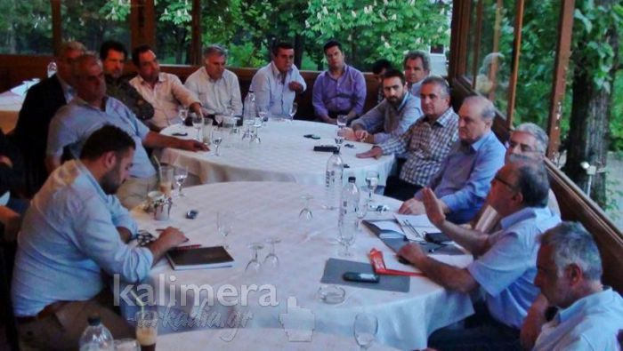 &laquo;&Xi;&epsilon;&kappa;&iota;&nu;ή&sigma;&alpha;&mu;&epsilon; &sigma;&tau;&eta;&nu; &Tau;&rho;ί&pi;&omicron;&lambda;&eta; &kappa;&alpha;&iota; &sigma;&upsilon;&nu;&epsilon;&chi;ί&zeta;&omicron;&upsilon;&mu;&epsilon;..&raquo; &lambda;έ&nu;&epsilon; &sigma;&tau;&omicron; &Kappa;ί&nu;&eta;&mu;&alpha; &Pi;&alpha;&pi;&alpha;&nu;&delta;&rho;έ&omicron;&upsilon;