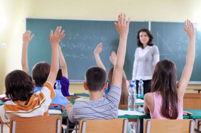 &Sigma;&chi;&omicron;&lambda;&epsilon;ί&alpha;: &Tau;&iota; &alpha;&lambda;&lambda;ά&zeta;&epsilon;&iota; &alpha;&pi;ό &tau;&omicron; &Sigma;&epsilon;&pi;&tau;έ&mu;&beta;&rho;&iota;&omicron; &sigma;&epsilon; &delta;&eta;&mu;&omicron;&tau;&iota;&kappa;ά &kappa;&alpha;&iota; &gamma;&upsilon;&mu;&nu;ά&sigma;&iota;&alpha;!