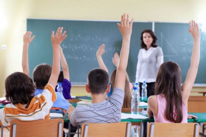 &Sigma;&chi;&omicron;&lambda;&epsilon;ί&alpha;: &Tau;&iota; &alpha;&lambda;&lambda;ά&zeta;&epsilon;&iota; &alpha;&pi;ό &tau;&omicron; &Sigma;&epsilon;&pi;&tau;έ&mu;&beta;&rho;&iota;&omicron; &sigma;&epsilon; &delta;&eta;&mu;&omicron;&tau;&iota;&kappa;ά &kappa;&alpha;&iota; &gamma;&upsilon;&mu;&nu;ά&sigma;&iota;&alpha;!