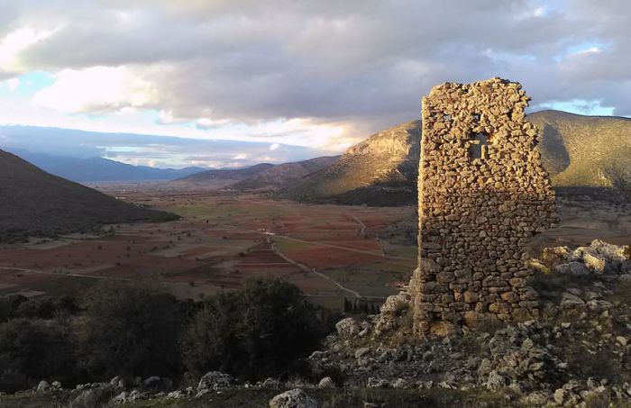 &Mu;&upsilon;&sigma;&tau;&iota;&kappa;ά &tau;&omicron;&upsilon; &Mu;&alpha;&nu;&tau;&iota;&nu;&epsilon;&iota;&alpha;&kappa;&omicron;ύ &Kappa;ά&mu;&pi;&omicron;&upsilon;: &Omicron; &Pi;έ&tau;&rho;&iota;&nu;&omicron;&sigmaf; &Phi;&rho;&omicron;&upsilon;&rho;ό&sigmaf; &tau;&omicron;&upsilon; &Lambda;&omicron;&upsilon;&kappa;ά