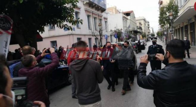 &Mu;&epsilon; &alpha;&pi;&omicron;&delta;&omicron;&kappa;&iota;&mu;&alpha;&sigma;ί&epsilon;&sigmaf; &upsilon;&pi;&omicron;&delta;έ&chi;&theta;&eta;&kappa;&alpha;&nu; &tau;&omicron;&nu; &Pi;έ&tau;&sigma;&alpha; &sigma;&tau;&eta;&nu; &Pi;ά&tau;&rho;&alpha;! (vd)