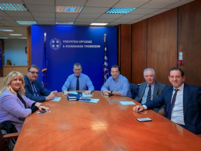 &Sigma;&epsilon; &sigma;&upsilon;&nu;ά&nu;&tau;&eta;&sigma;&eta; &mu;&epsilon; &tau;&omicron;&nu; &Upsilon;&pi;&omicron;&upsilon;&rho;&gamma;ό &Epsilon;&rho;&gamma;&alpha;&sigma;ί&alpha;&sigmaf; &omicron; &Pi;&rho;ό&epsilon;&delta;&rho;&omicron;&sigmaf; &tau;&omicron;&upsilon; &Iota;&alpha;&tau;&rho;&iota;&kappa;&omicron;ύ &Sigma;&upsilon;&lambda;&lambda;ό&gamma;&omicron;&upsilon; &Alpha;&rho;&kappa;&alpha;&delta;ί&alpha;&sigmaf;