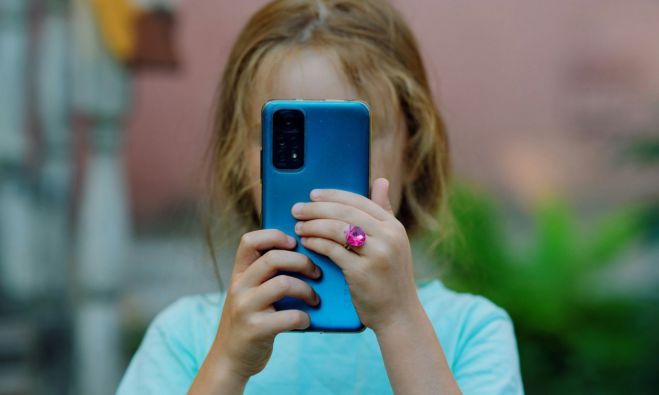 Η Δανία απαγόρευσε τη χρήση των κοινωνικών δικτύων στα παιδιά κάτω των 15 ετών