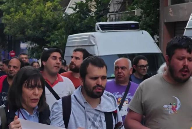 Ελλάδα | Ξεσηκωμός για έξωση οικογένειας που έχει παιδί με αναπηρίες - «Ντροπή, ντροπή!»