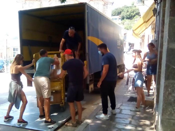 Τρόπαια Γορτυνίας | Παραδόθηκε βοήθεια σε πυρόπληκτους από τα ΕΛΤΑ! (εικόνες)