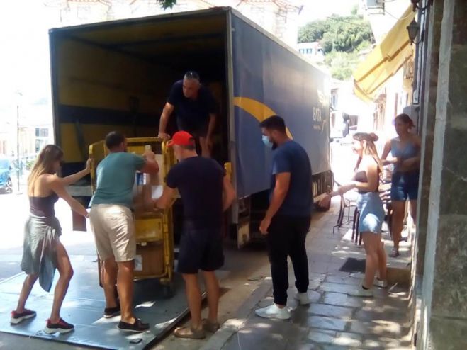 Τρόπαια Γορτυνίας | Παραδόθηκε βοήθεια σε πυρόπληκτους από τα ΕΛΤΑ! (εικόνες)