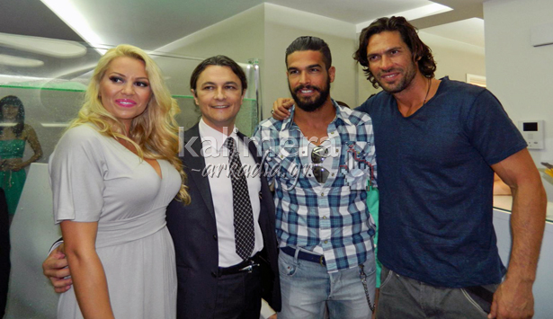 &Sigma;&pi;&alpha;&lambda;&iota;ά&rho;&alpha;&sigmaf;, &Phi;&alpha;&rho;&mu;ά&kappa;&eta;, &Tau;&sigma;ί&gamma;&alpha; &kappa;&alpha;&iota; &Alpha;&nu;&alpha;&delta;&iota;ώ&tau;&eta;&sigmaf; &laquo;έ&kappa;&lambda;&epsilon;&psi;&alpha;&nu; &tau;&alpha; &beta;&lambda;έ&mu;&mu;&alpha;&tau;&alpha;&raquo; &sigma;&tau;&alpha; &epsilon;&gamma;&kappa;&alpha;ί&nu;&iota;&alpha; &iota;&alpha;&tau;&rho;&epsilon;ί&omicron;&upsilon; &pi;&lambda;&alpha;&sigma;&tau;&iota;&kappa;ή&sigmaf; &chi;&epsilon;&iota;&rho;&omicron;&upsilon;&rho;&gamma;&iota;&kappa;ή&sigmaf; &sigma;&tau;&eta;&nu; &Tau;&rho;ί&pi;&omicron;&lambda;&eta;! (vd)