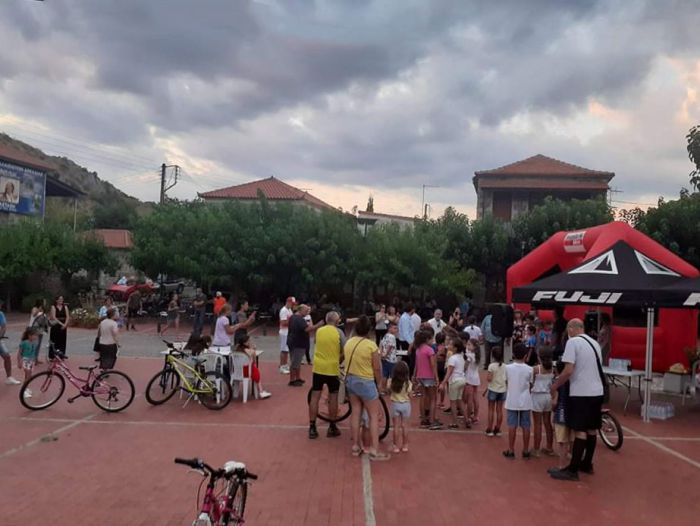 &Epsilon;&iota;&kappa;&alpha;&sigma;&tau;&iota;&kappa;ή έ&kappa;&theta;&epsilon;&sigma;&eta; &kappa;&alpha;&iota; &pi;&omicron;&delta;&eta;&lambda;&alpha;&tau;&iota;&kappa;ή &pi;&epsilon;&rho;&iota;ή&gamma;&eta;&sigma;&eta; &sigma;&tau;&eta; &Phi;&alpha;&lambda;&alpha;&iota;&sigma;ί&alpha; (&epsilon;&iota;&kappa;ό&nu;&epsilon;&sigmaf;)