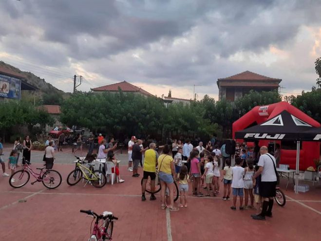 &Epsilon;&iota;&kappa;&alpha;&sigma;&tau;&iota;&kappa;ή έ&kappa;&theta;&epsilon;&sigma;&eta; &kappa;&alpha;&iota; &pi;&omicron;&delta;&eta;&lambda;&alpha;&tau;&iota;&kappa;ή &pi;&epsilon;&rho;&iota;ή&gamma;&eta;&sigma;&eta; &sigma;&tau;&eta; &Phi;&alpha;&lambda;&alpha;&iota;&sigma;ί&alpha; (&epsilon;&iota;&kappa;ό&nu;&epsilon;&sigmaf;)