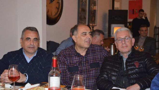 &Lambda;&alpha;&mu;&pi;&rho;ό&pi;&omicron;&upsilon;&lambda;&omicron;&sigmaf;: &laquo;&Eta; &Pi;&epsilon;&rho;&iota;&phi;έ&rho;&epsilon;&iota;&alpha; &delta;ί&pi;&lambda;&alpha; &sigma;&tau;&alpha; &alpha;&theta;&lambda;&eta;&tau;&iota;&kappa;ά /&pi;&omicron;&delta;&omicron;&sigma;&phi;&alpha;&iota;&rho;&iota;&kappa;ά &sigma;&omega;&mu;&alpha;&tau;&epsilon;ί&alpha; &tau;&eta;&sigmaf; &Alpha;&rho;&kappa;&alpha;&delta;ί&alpha;&sigmaf;&raquo;