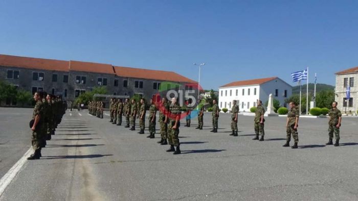 Νεοσύλλεκτοι στρατιώτες ορκίστηκαν στο 11ο Σύνταγμα Πεζικού της Τρίπολης (vd)