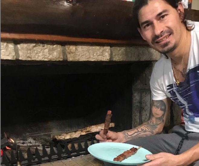 Greek souvlaki &sigma;&tau;&eta;&nu; &Tau;&rho;ί&pi;&omicron;&lambda;&eta; &gamma;&iota;&alpha; &tau;&omicron;&nu; Ί&sigma;&mu;&alpha;&epsilon;&lambda; &Mu;&pi;&lambda;ά&nu;&kappa;&omicron;!