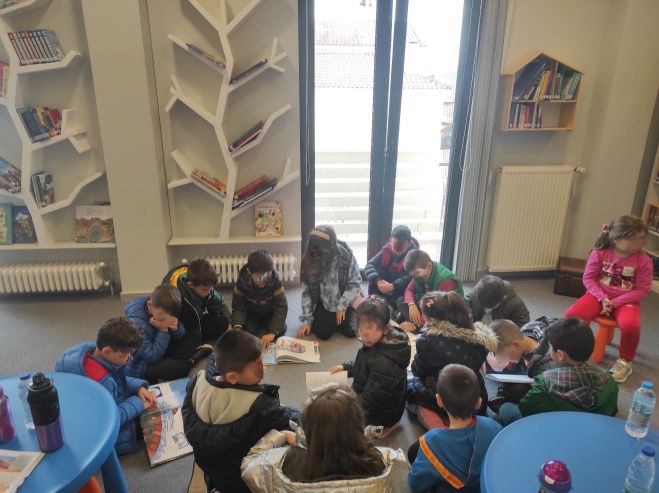 &Sigma;&tau;&alpha;&sigma;&iota;&nu;&omicron;&pi;&omicron;ύ&lambda;&epsilon;&iota;&omicron; &Pi;&omicron;&lambda;&iota;&tau;&iota;&sigma;&tau;&iota;&kappa;ό &Kappa;έ&nu;&tau;&rho;&omicron; | "&Pi;&rho;&omega;&tau;ά&kappa;&iota;&alpha;" &tau;&omicron;&upsilon; 4&omicron;&upsilon; &Delta;&eta;&mu;&omicron;&tau;&iota;&kappa;&omicron;ύ &Sigma;&chi;&omicron;&lambda;&epsilon;ί&omicron;&upsilon; &Tau;&rho;ί&pi;&omicron;&lambda;&eta;&sigmaf; &sigma;&tau;&eta;&nu; έ&kappa;&theta;&epsilon;&sigma;&eta; &laquo;&Sigma;&eta;&mu;&alpha;ί&epsilon;&sigmaf;&raquo;