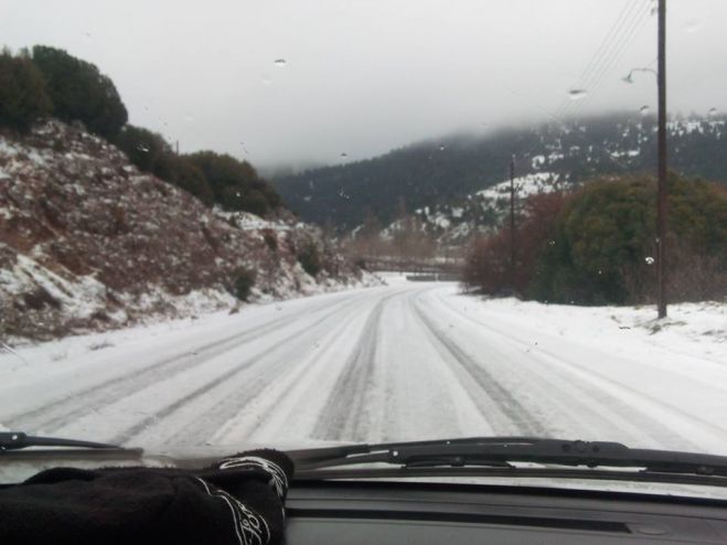 Πολύ χαλάζι έπεσε στα Λαγκάδια - Άσπρισαν οι δρόμοι! (εικόνες)