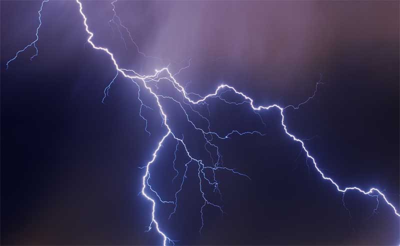 &Kappa;&epsilon;&rho;&alpha;&upsilon;&nu;&omicron;ί &chi;&tau;&upsilon;&pi;&omicron;ύ&nu; &sigma;&upsilon;&chi;&nu;ά &sigma;&pi;ί&tau;&iota;&alpha; &sigma;&epsilon; &chi;&omega;&rho;&iota;ό &tau;&eta;&sigmaf; &Mu;&epsilon;&gamma;&alpha;&lambda;ό&pi;&omicron;&lambda;&eta;&sigmaf; &ndash; &laquo;&Mu;ό&nu;&omicron; &alpha;&pi;ό &tau;ύ&chi;&eta;, &delta;&epsilon;&nu; &epsilon;ί&chi;&alpha;&mu;&epsilon; &theta;ύ&mu;&alpha;&tau;&alpha;&raquo; &lambda;έ&epsilon;&iota; &kappa;ά&tau;&omicron;&iota;&kappa;&omicron;&sigmaf;