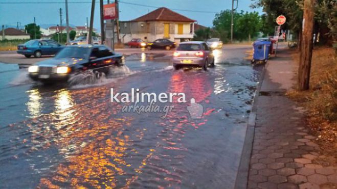 Πάνω από 20 κλήσεις στην Πυροσβεστική για πλημμύρες στην Τρίπολη!