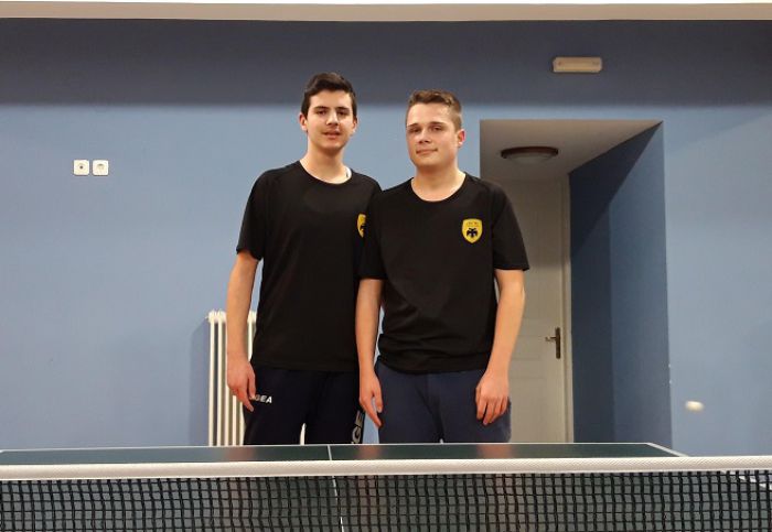 Ping pong | &Sigma;&tau;&omicron; &Pi;&alpha;&nu;&epsilon;&lambda;&lambda;ή&nu;&iota;&omicron; &pi;&rho;&omega;&tau;ά&theta;&lambda;&eta;&mu;&alpha; &epsilon;&phi;ή&beta;&omega;&nu; &delta;ύ&omicron; &pi;&alpha;ί&kappa;&tau;&epsilon;&sigmaf; &tau;&eta;&sigmaf; &Alpha;&Epsilon;&Kappa; &Tau;&rho;ί&pi;&omicron;&lambda;&eta;&sigmaf;