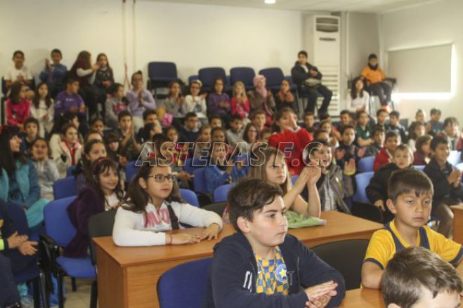 Παιδικές φωνές, χαμόγελα και αυτόγραφα για τον Αστέρα στο 6ο Δημοτικό! (vd)