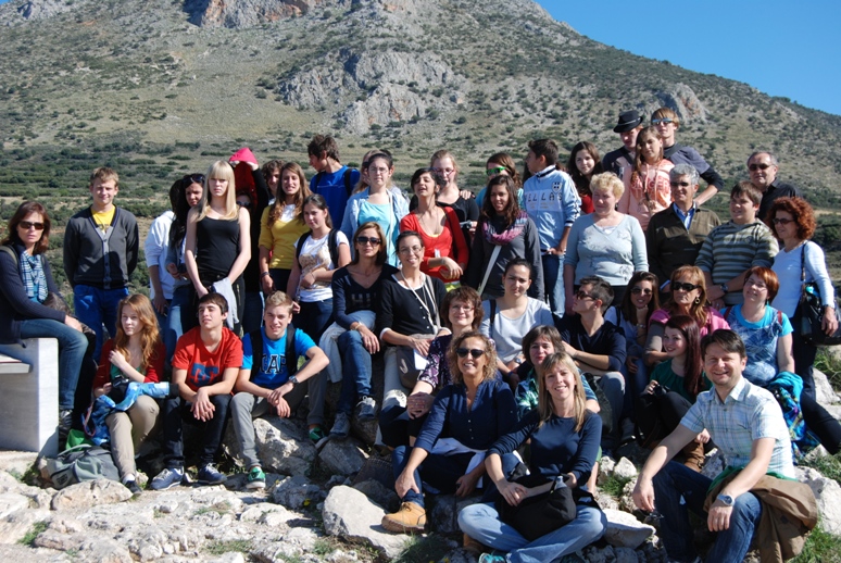 &Alpha;&pi;&omicron;&lambda;&omicron;&gamma;&iota;&sigma;&mu;ό&sigmaf; &tau;&eta;&sigmaf; &sigma;&upsilon;&nu;ά&nu;&tau;&eta;&sigma;&eta;&sigmaf; &epsilon;&kappa;&pi;&alpha;&iota;&delta;&epsilon;&upsilon;&tau;&iota;&kappa;ώ&nu; &kappa;&alpha;&iota; &mu;&alpha;&theta;&eta;&tau;ώ&nu; &sigma;&tau;&alpha; &pi;&lambda;&alpha;ί&sigma;&iota;&alpha; &tau;&omicron;&upsilon; &pi;&rho;&omicron;&gamma;&rho;ά&mu;&mu;&alpha;&tau;&omicron;&sigmaf; Comenius &sigma;&tau;&eta;&nu; &Tau;&rho;ί&pi;&omicron;&lambda;&eta; (&Mu;&omicron;&upsilon;&sigma;&iota;&kappa;ό &Sigma;&chi;&omicron;&lambda;&epsilon;ί&omicron; &Tau;&rho;ί&pi;&omicron;&lambda;&eta;&sigmaf;, 28/10 &ndash; 4/11/2012)