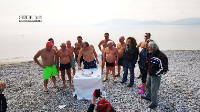 &Chi;&epsilon;&iota;&mu;&epsilon;&rho;&iota;&nu;&omicron;ί &kappa;&omicron;&lambda;&upsilon;&mu;&beta;&eta;&tau;έ&sigmaf; έ&kappa;&omicron;&psi;&alpha;&nu; &pi;ί&tau;&alpha; &sigma;&tau;&eta;&nu; &pi;&alpha;&rho;&alpha;&lambda;ί&alpha; &tau;&eta;&sigmaf; &Alpha;&rho;&beta;&alpha;&nu;&iota;&tau;&iota;ά&sigmaf;! (&epsilon;&iota;&kappa;ό&nu;&epsilon;&sigmaf;)