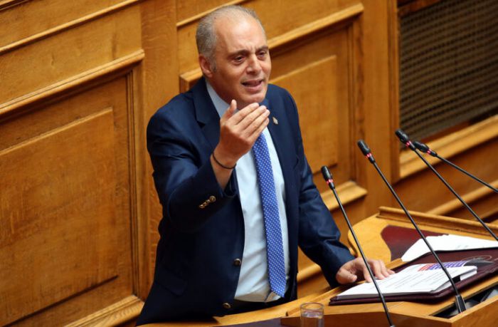 Βελόπουλος: «Φύγετε όσο είναι καιρός. Κάντε εκλογές για να μπορέσετε να φύγετε ήσυχα. Διαφορετικά θα φύγετε με ελικόπτερα!»