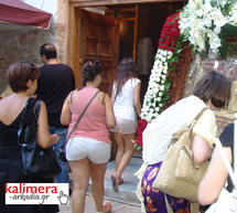 &Chi;&iota;&lambda;&iota;ά&delta;&epsilon;&sigmaf; &kappa;ό&sigma;&mu;&omicron;&sigmaf; &pi;&rho;&omicron;&sigma;&kappa;ύ&nu;&eta;&sigma;&epsilon; &tau;&eta;&nu; &Pi;&alpha;&nu;&alpha;&gamma;&iota;ά &tau;&eta;&sigmaf; &Epsilon;&pi;&iota;&sigma;&kappa;&omicron;&pi;ή&sigmaf; &kappa;&alpha;&iota; &epsilon;&pi;&iota;&sigma;&kappa;έ&phi;&theta;&eta;&kappa;&epsilon; &tau;&eta;&nu; Έ&kappa;&theta;&epsilon;&sigma;&eta; &kappa;&alpha;&iota; &tau;&omicron; &Pi;&alpha;&nu;&eta;&gamma;ύ&rho;&iota; &tau;&eta;&sigmaf; &Tau;&epsilon;&gamma;έ&alpha;&sigmaf;! (video)