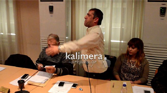 Το οργισμένο ξέσπασμα του Παπαδημητρίου στο Δημοτικό Συμβούλιο (vd)