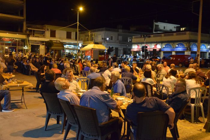 Γέμισε με κόσμο η πλατεία Βαλτετσίου για τη μουσική εκδήλωση του δήμου Τρίπολης (εικόνες - βίντεο)