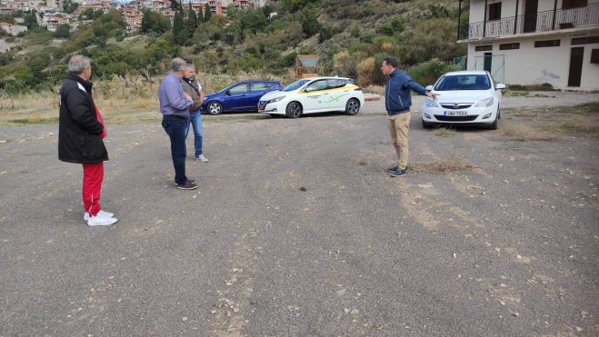 &Epsilon;&pi;&epsilon;&rho;ώ&tau;&eta;&sigma;&eta; &Gamma;&iota;&alpha;&nu;&nu;&alpha;&kappa;&omicron;ύ&rho;&alpha;: &laquo;&Tau;&iota; &gamma;ί&nu;&epsilon;&tau;&alpha;&iota; &mu;&epsilon; &tau;&omicron; &pi;&omicron;&lambda;ύ&pi;&alpha;&theta;&omicron; &gamma;ή&pi;&epsilon;&delta;&omicron; &tau;&eta;&sigmaf; &Delta;&eta;&mu;&eta;&tau;&sigma;ά&nu;&alpha;&sigmaf;;&raquo;