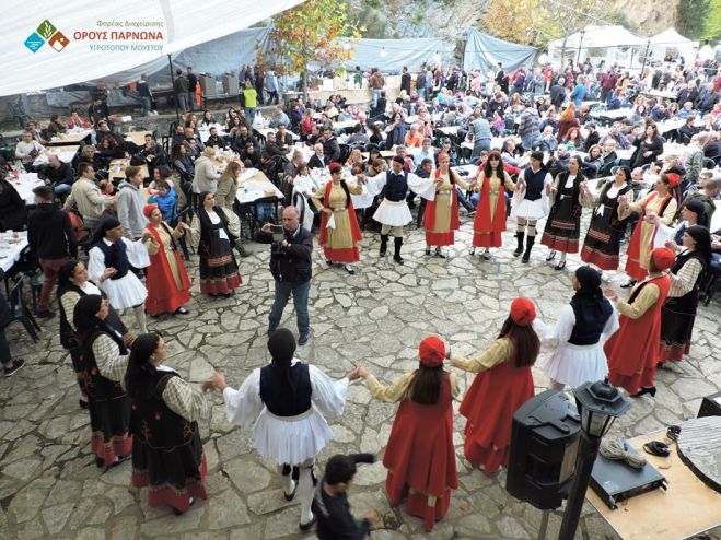 Χιλιάδες επισκέπτες στην Καστάνιτσα για τη Γιορτή Κάστανου! (vd)